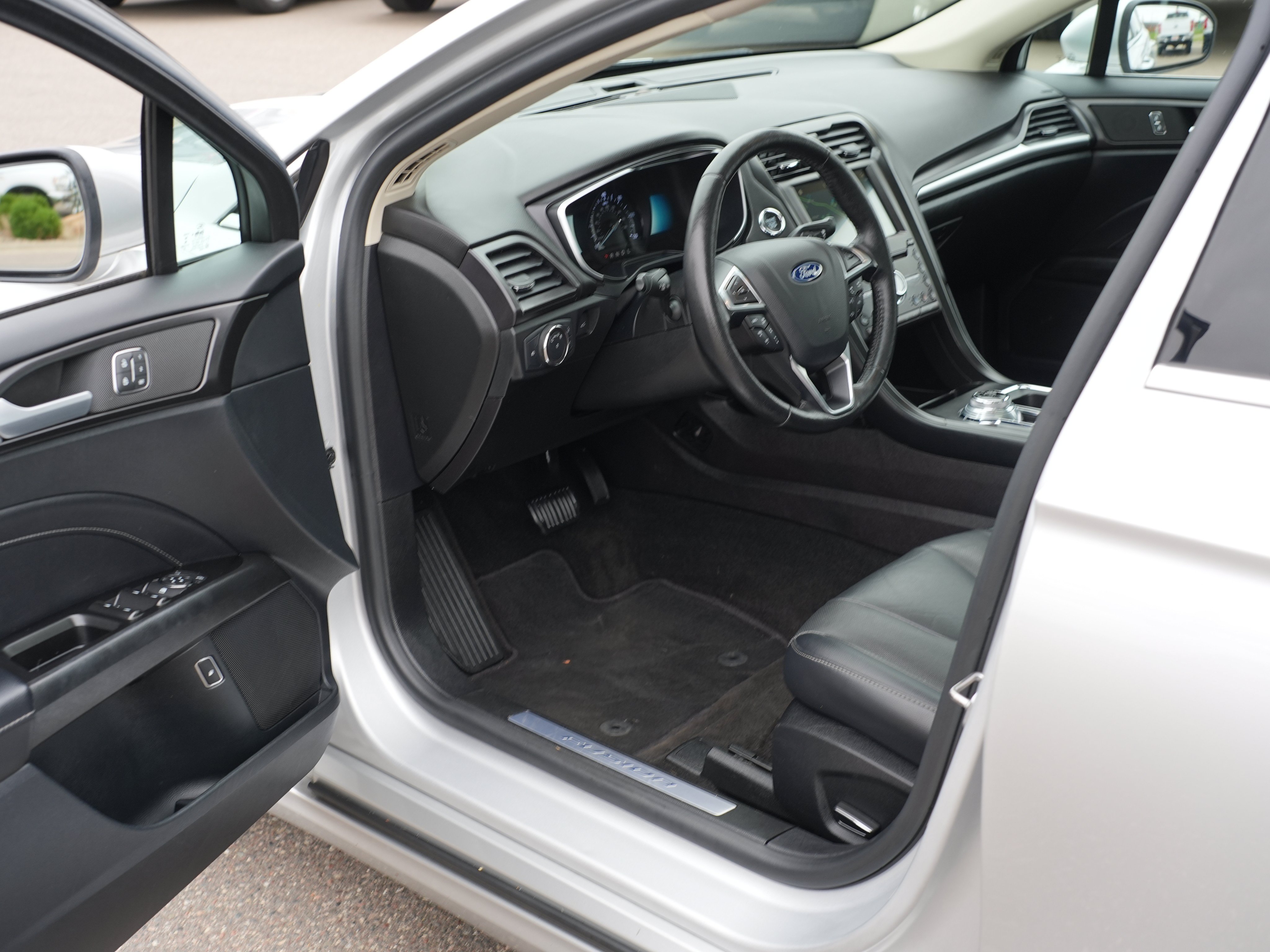 Used 2019 Ford Fusion Titanium FWD image 13