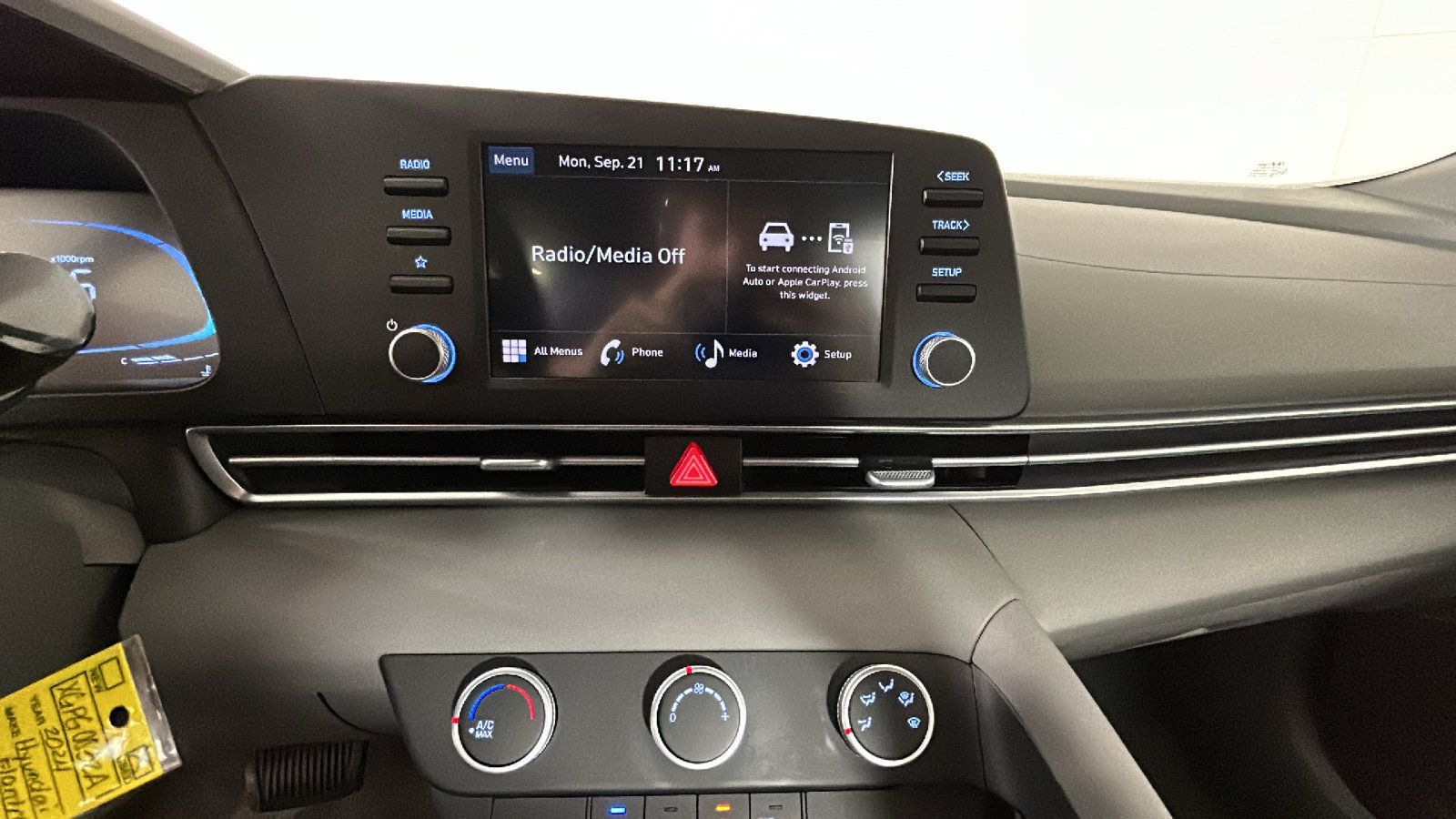 Certified 2024 Hyundai Elantra SE FWD image 29