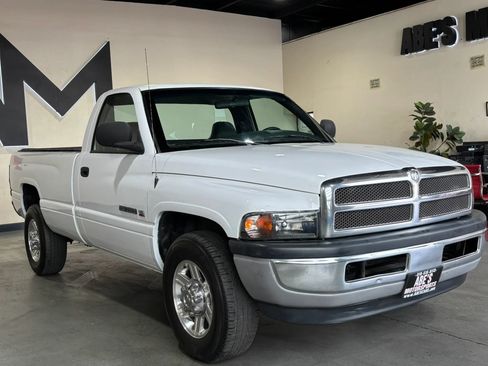Used 2001 Dodge Ram 2500 Truck 2WD Regular Cab image 2