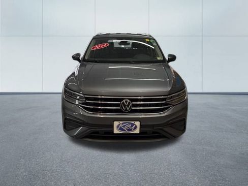 Used 2024 Volkswagen Tiguan SE image 11