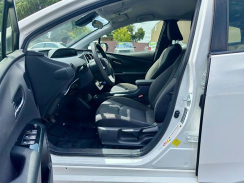 Used 2017 Toyota Prius Two FWD image 7