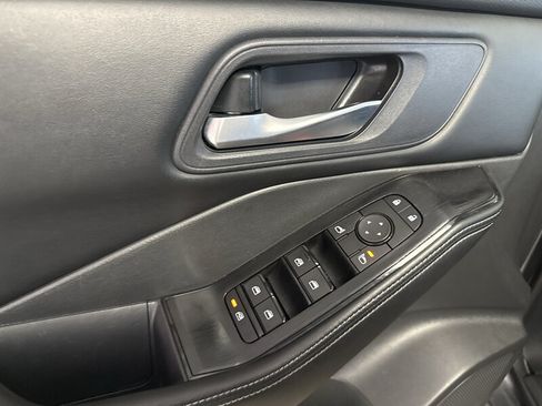 Used 2024 Nissan Rogue SV FWD image 18