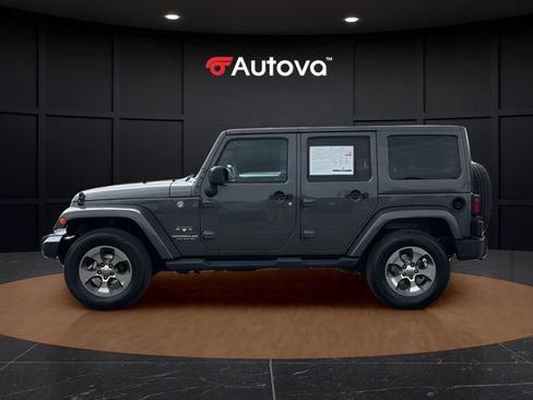 Used 2017 Jeep Wrangler Unlimited Sahara w/ Connectivity Group AWD/4WD image 2