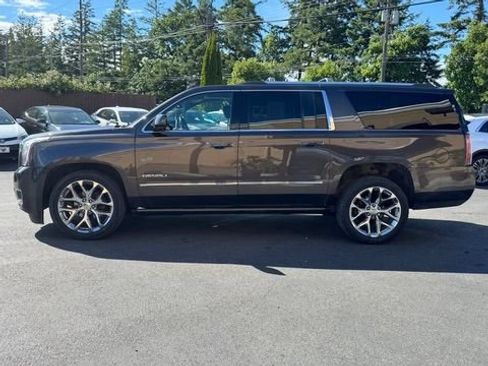 Used 2017 GMC Yukon XL Denali w/ Open Road Package AWD/4WD image 4