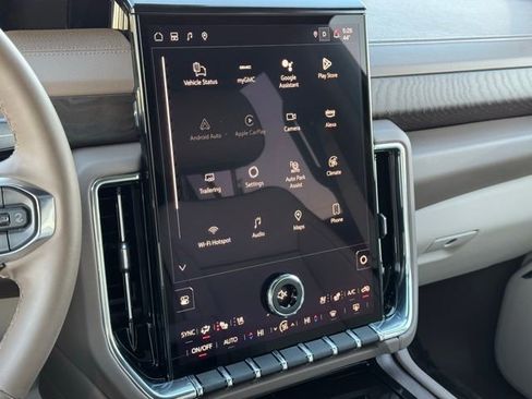 Used 2025 GMC Yukon XL Denali w/ Sun & Power Step Package image 32