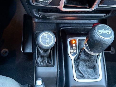 Used 2018 Jeep Wrangler Unlimited Sport AWD/4WD image 28