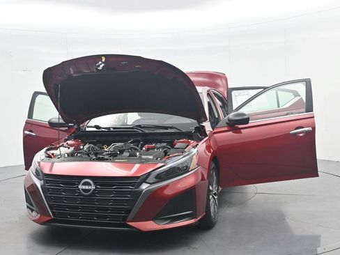 Used 2024 Nissan Altima 2.5 SV FWD image 48