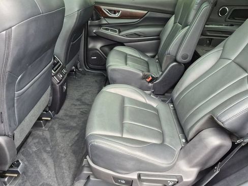 Used 2023 Subaru Ascent Touring AWD/4WD image 9