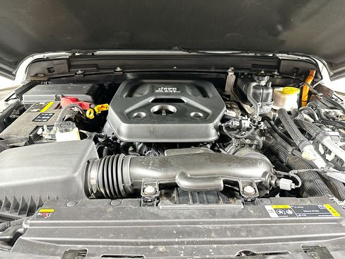 Used 2023 Jeep Wrangler Unlimited Rubicon 4xe AWD/4WD image 31