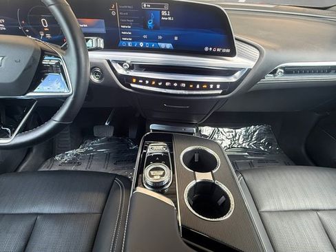 Certified 2024 Cadillac Lyriq Luxury RWD image 3
