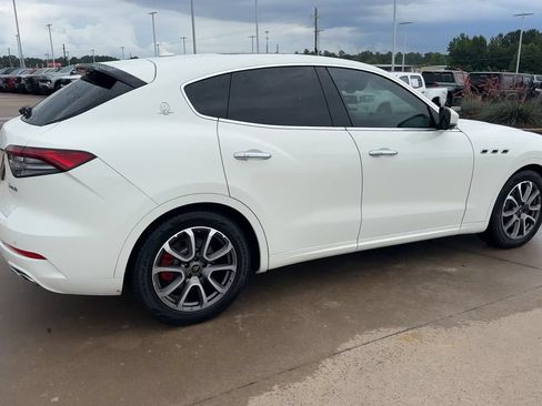 Used 2021 Maserati Levante AWD/4WD image 9