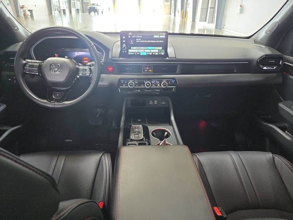 Used 2025 Honda Pilot Black Edition image 21