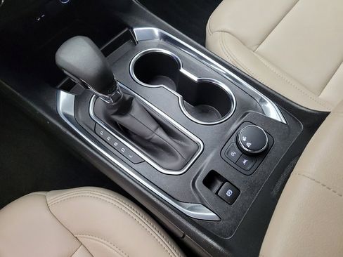 Used 2022 Chevrolet Traverse LS FWD image 26