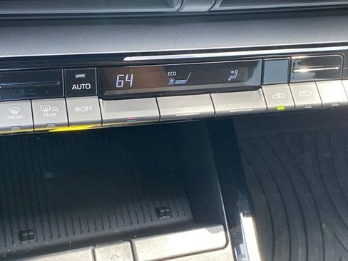 Used 2025 Toyota Prius LE FWD image 22