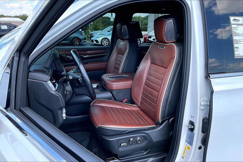 Used 2023 GMC Yukon XL Denali Ultimate AWD/4WD image 23