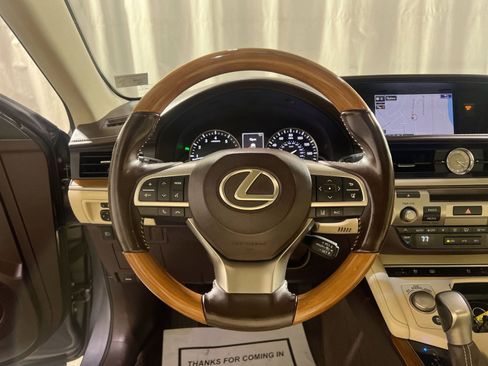 Used 2016 Lexus ES 350 w/ Luxury Package w/Wood Trim image 22