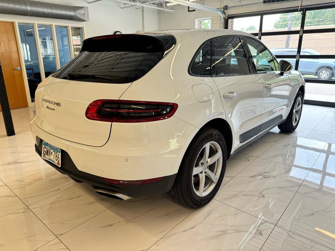 Used 2017 Porsche Macan AWD/4WD image 5