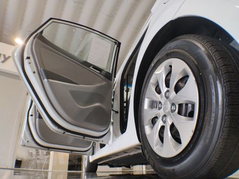 Used 2016 Hyundai Accent SE image 9