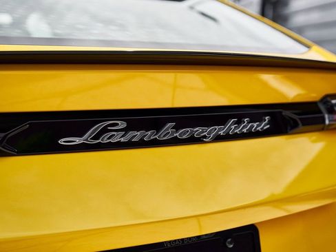 Used 2021 Lamborghini Urus AWD/4WD image 11