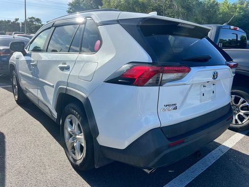 Used 2019 Toyota RAV4 XLE w/ Convenience Package AWD/4WD image 3