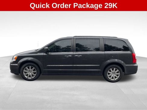 Used 2016 Chrysler Town & Country Touring w/ Driver Convenience Group image 2