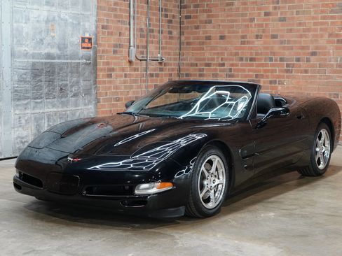 Used 2004 Chevrolet Corvette Convertible w/ Preferred Equipment Group image 8