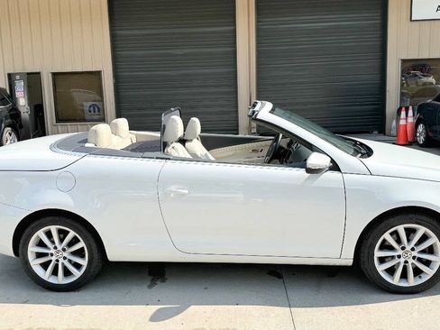 Used 2012 Volkswagen Eos Komfort FWD image 17