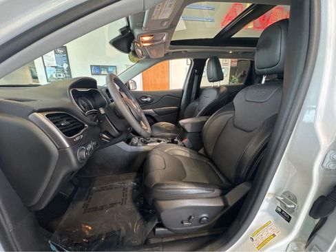Used 2022 Jeep Cherokee Limited AWD/4WD image 4