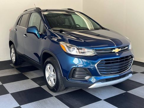 Used 2019 Chevrolet Trax LT w/ LT Convenience Package AWD/4WD image 3