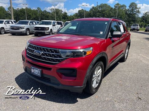 Used 2021 Ford Explorer XLT RWD image 3