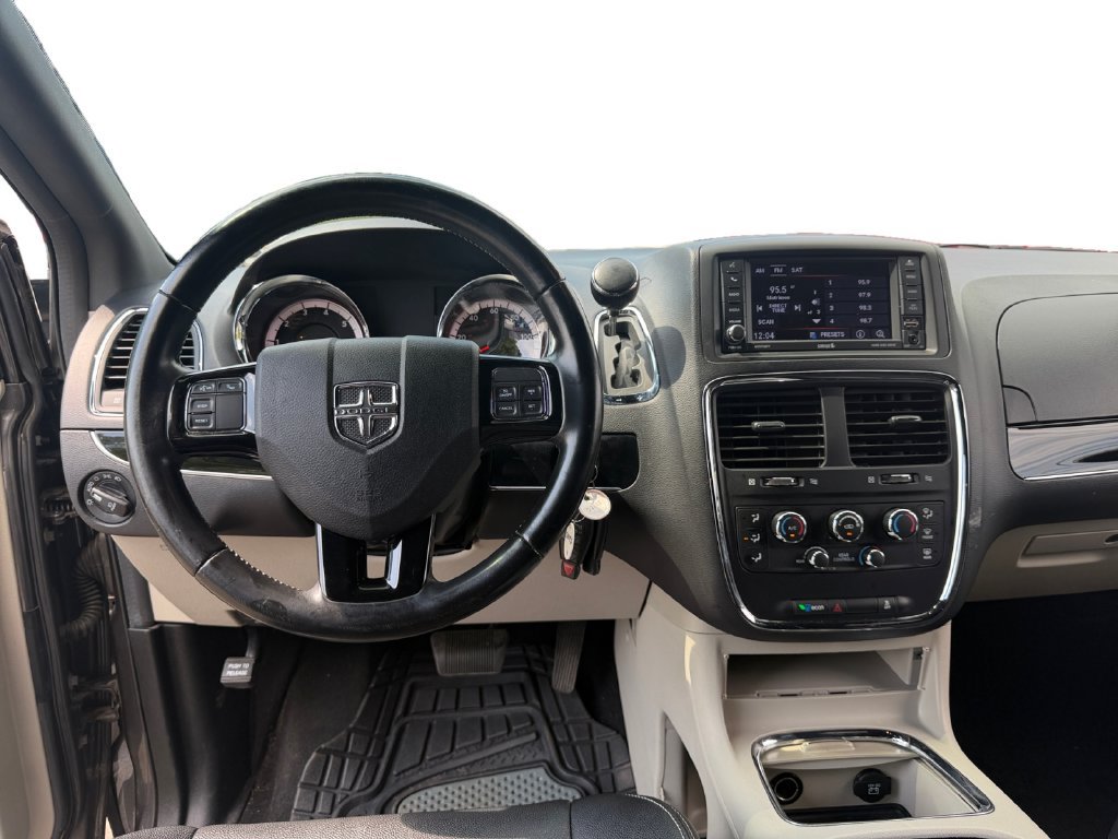 Used 2020 Dodge Grand Caravan SXT FWD image 14
