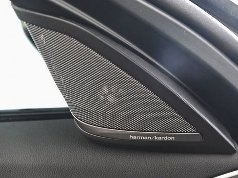 Used 2023 BMW 530e xDrive w/ Premium Package image 11