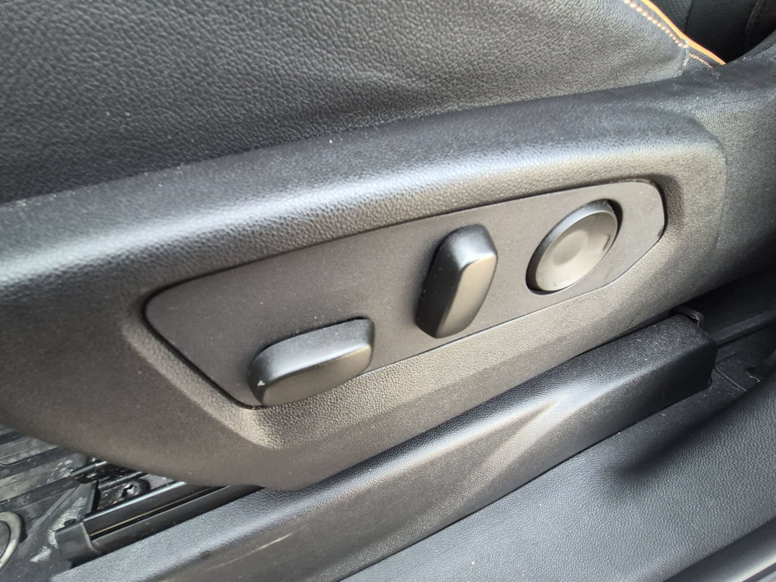 Used 2023 GMC Yukon AT4 w/ LPO, Floor Liner Package AWD/4WD image 25