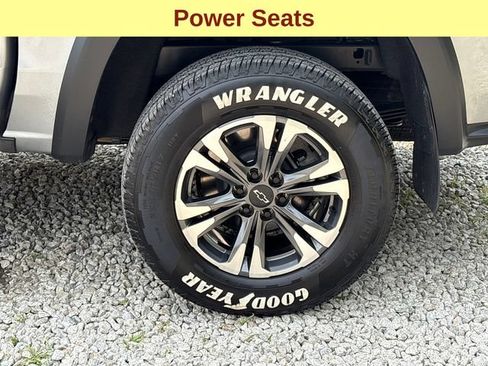 Used 2026 Chevrolet Colorado LT w/ LT Convenience Package AWD/4WD image 9