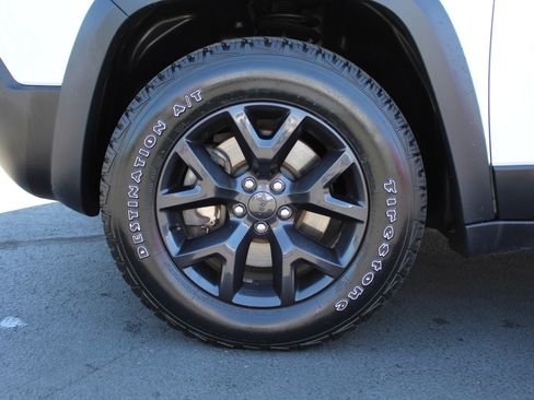 Used 2019 Jeep Cherokee Sport AWD/4WD image 15