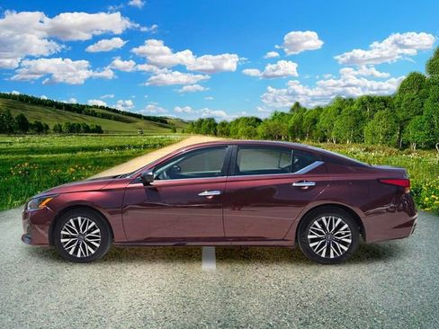 Used 2024 Nissan Altima 2.5 SV FWD image 3