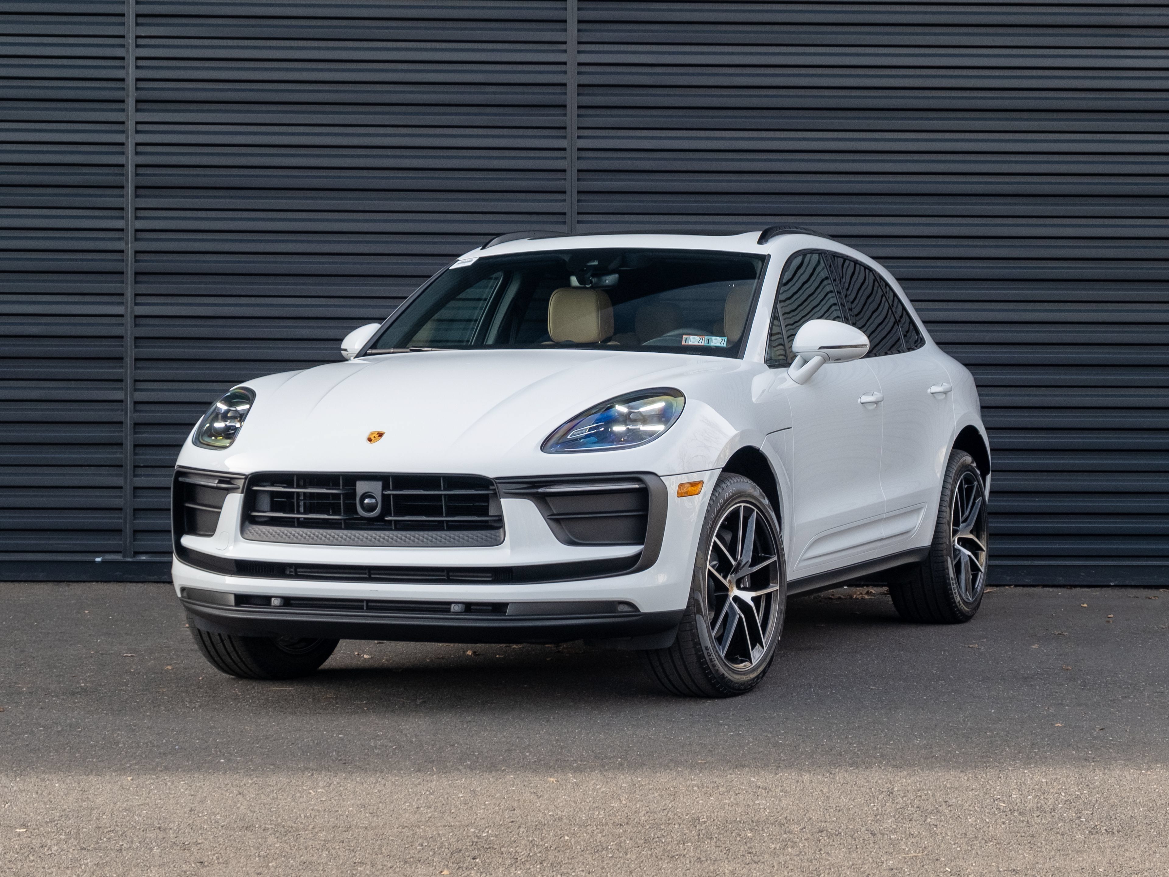 Certified 2026 Porsche Macan AWD/4WD image 1