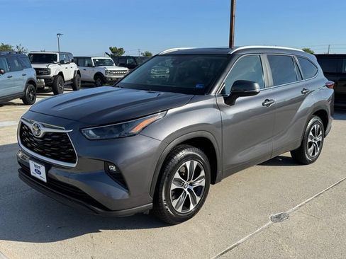 Used 2023 Toyota Highlander XLE FWD image 9