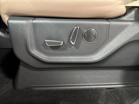 Used 2023 Ford Expedition Limited AWD/4WD image 17