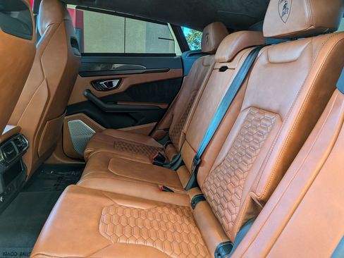 Used 2022 Lamborghini Urus AWD/4WD image 22