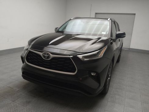 Used 2021 Toyota Highlander XLE FWD image 15