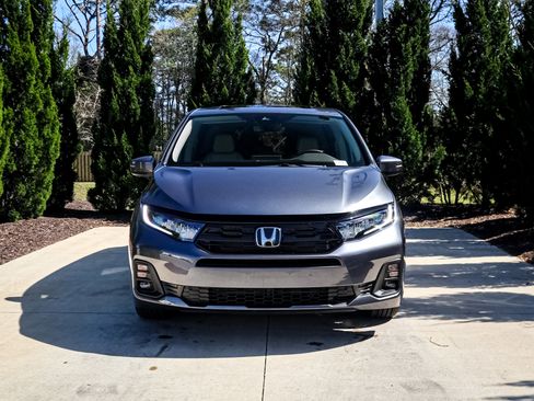 New 2026 Honda Odyssey Touring image 3