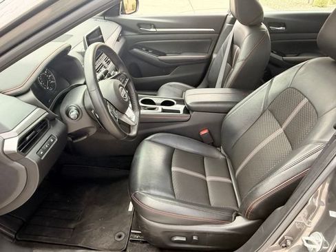 Used 2025 Nissan Altima 2.5 SR FWD image 12