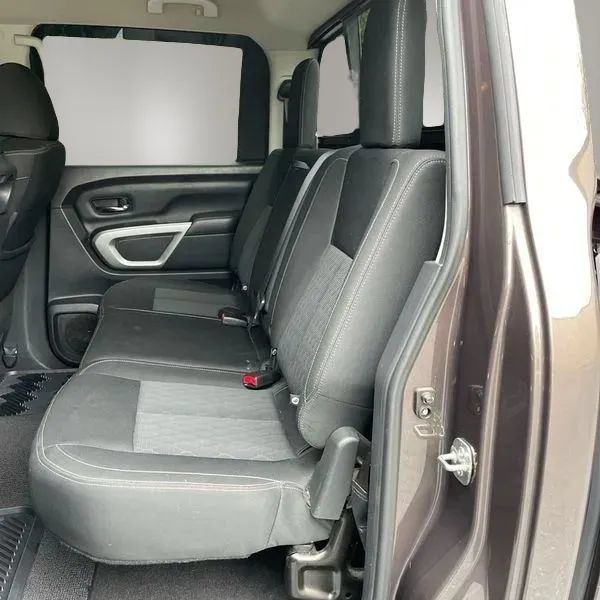 Used 2018 Nissan Titan SV AWD/4WD image 24