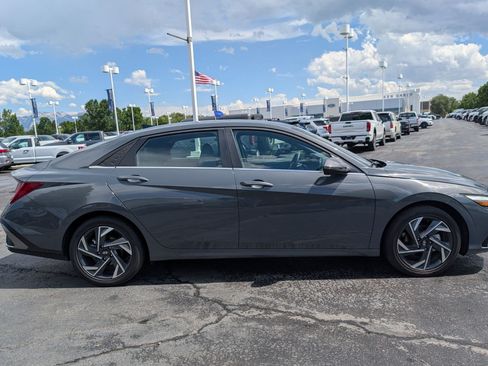 Used 2025 Hyundai Elantra Limited FWD image 2