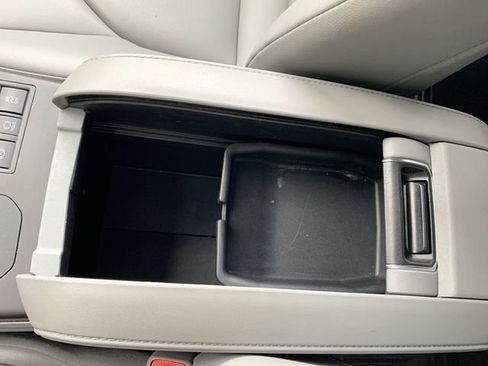 Certified 2024 Toyota Highlander XLE AWD/4WD image 26