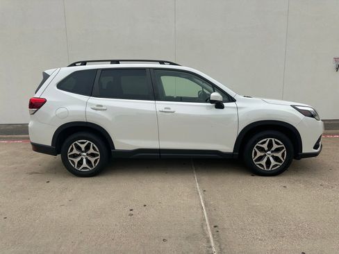 Used 2023 Subaru Forester Premium AWD/4WD image 8