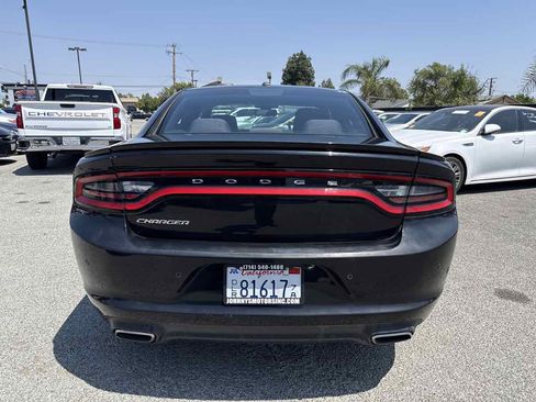 Used 2015 Dodge Charger SE w/ Sport Appearance Group RWD image 4