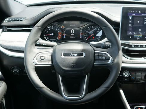 Used 2023 Jeep Compass Latitude AWD/4WD image 13