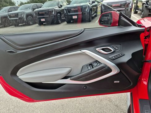 Used 2019 Chevrolet Camaro SS RWD image 17